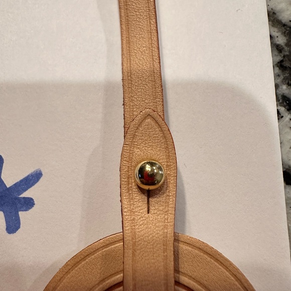 Louis Vuitton Beige Leather Luggage Tag - Picture 3 of 11